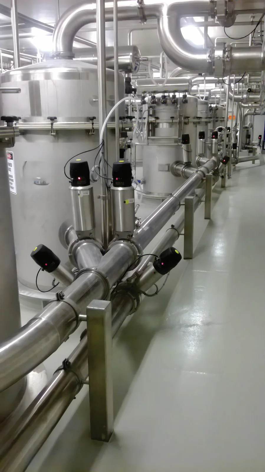 Industrial dust collector with filter cartridges and ducting